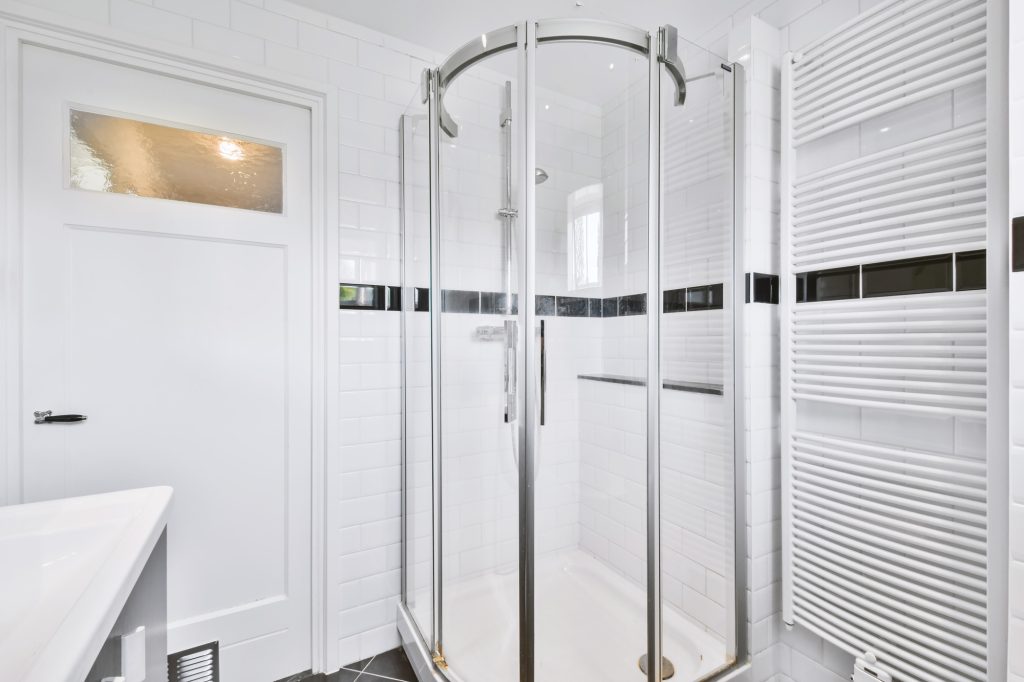 Modern shower stall